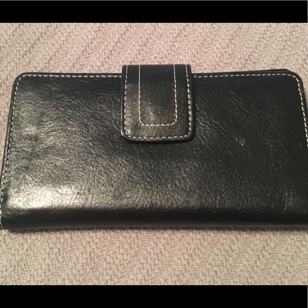 Black Leather Fossil Wallet in GUC